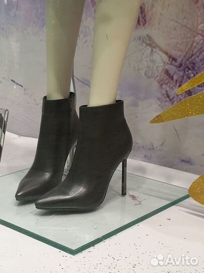 Esprit туфли, Zara юбка, Calvin Klein брюки