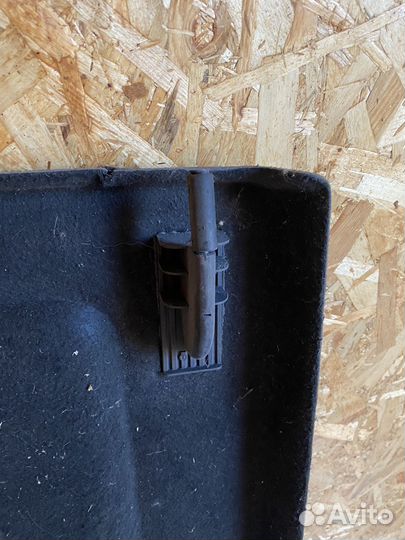 Задняя полка багажника