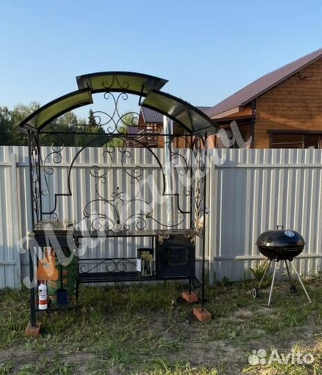 Мангал с крышей