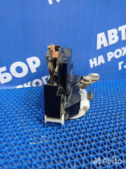 Задний правый замок двери Mitsubishi Lancer 9