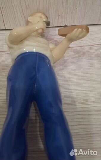 Фарфоровая статуэтка гдр