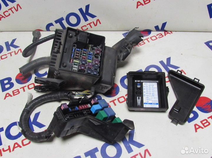 Блок предохранителей toyota harrier MHU38W 3MZ-FE