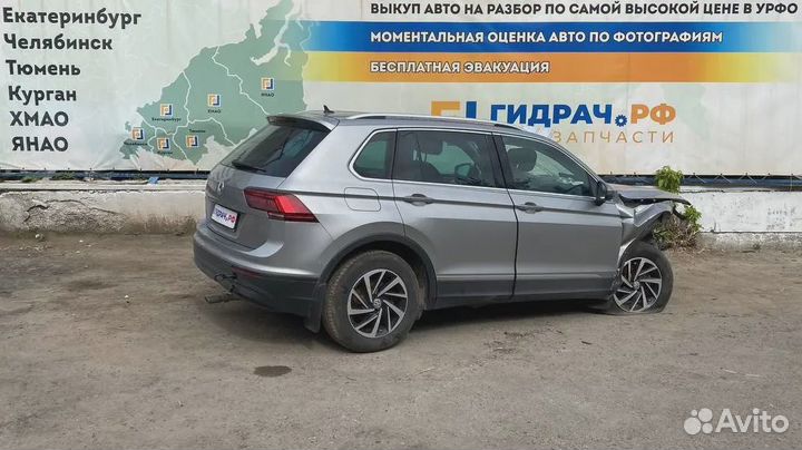 Фонарь подсветки номера Volkswagen Tiguan (Mk2) 5N