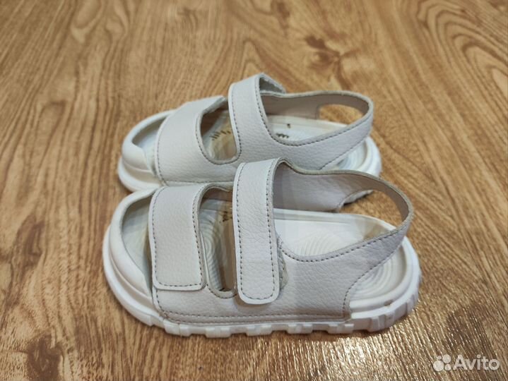 Сандалии белые 25 размер