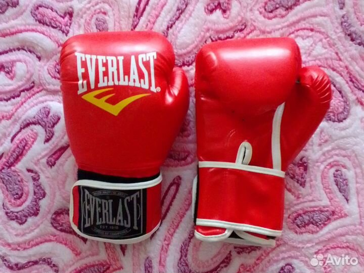Боксерские перчатки everlast 10 oz