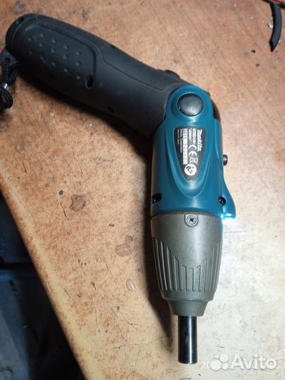Продам Электроотвертку Makita 6723D с новыми битам