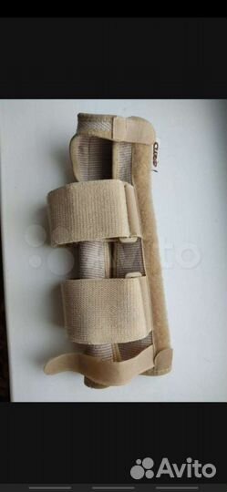 Бандаж на лучезапястный сустав левый
