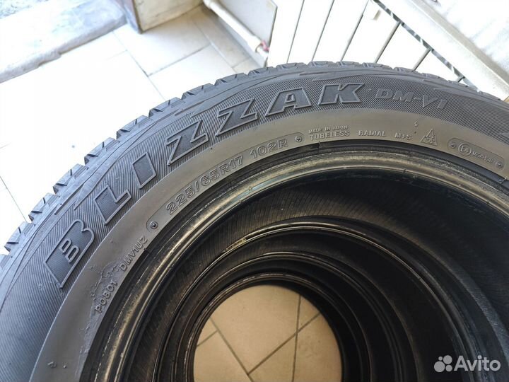 Bridgestone Blizzak DM-V1 225/65 R17