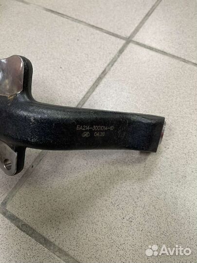 Поворотный кулак 21214