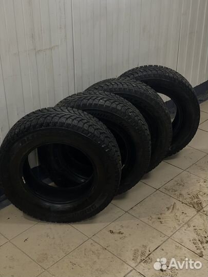 Bridgestone Blizzak Spike-01 205/70 R15