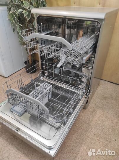 Посудомоечная машина Hotpoint-Ariston