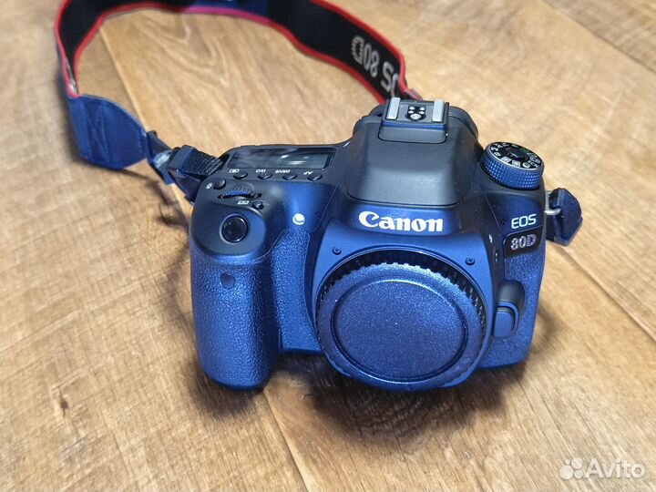 Зеркальный фотоапарат Canon EOS 80D
