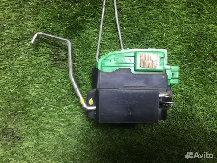 Замок двери задний правый Hyundai Solaris G4FC