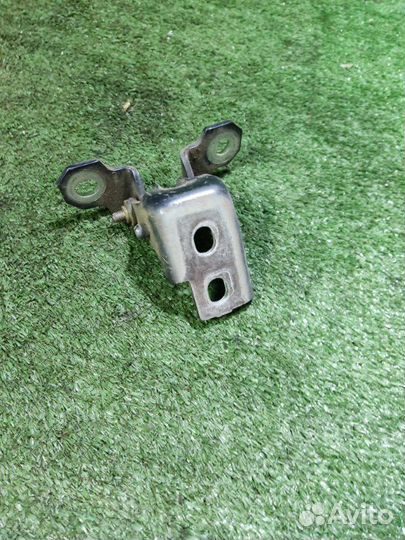 Петля двери задняя левая Renault Megane 3