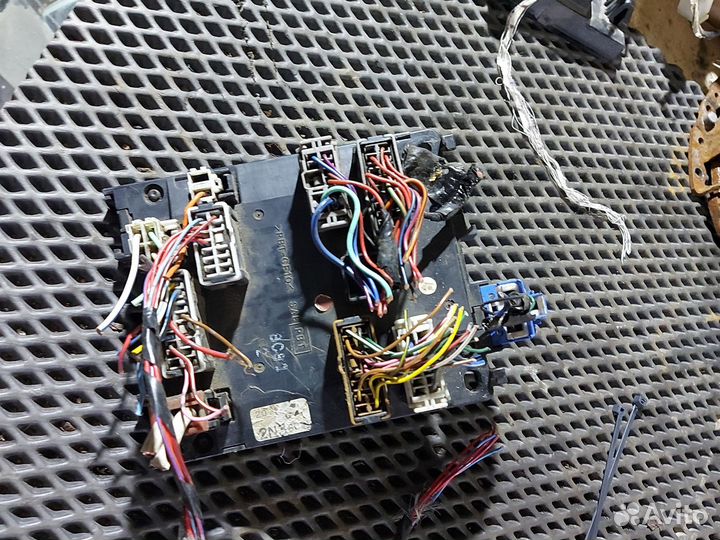 Блок предохранителей Ниссан Альмера Н15 95-00