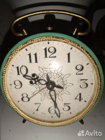 Часы будильник янтарь
