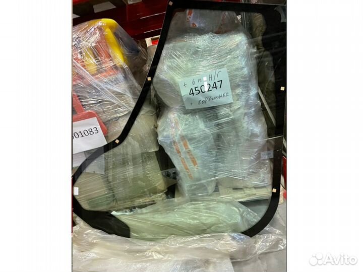 Стекло боковое правое в сборе с рамкой Bobcat