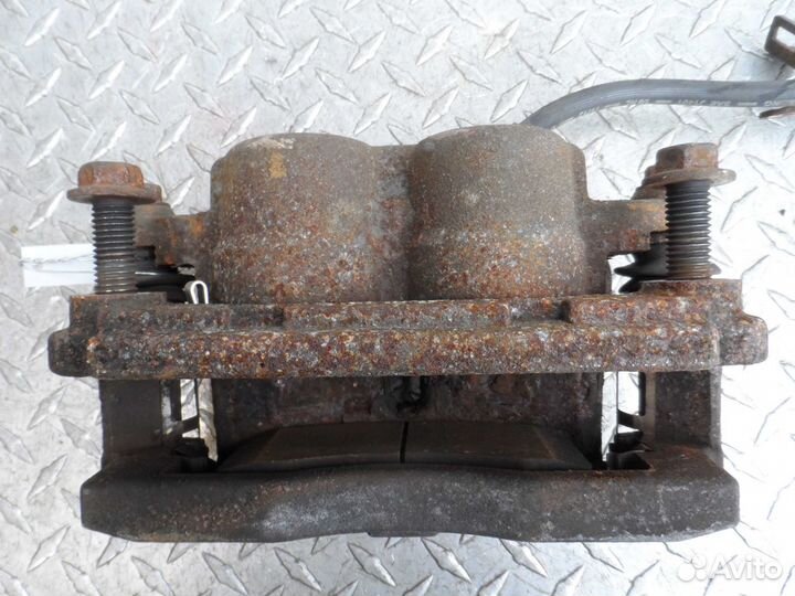 Суппорт передний правый Chevrolet Trailblazer GMT3