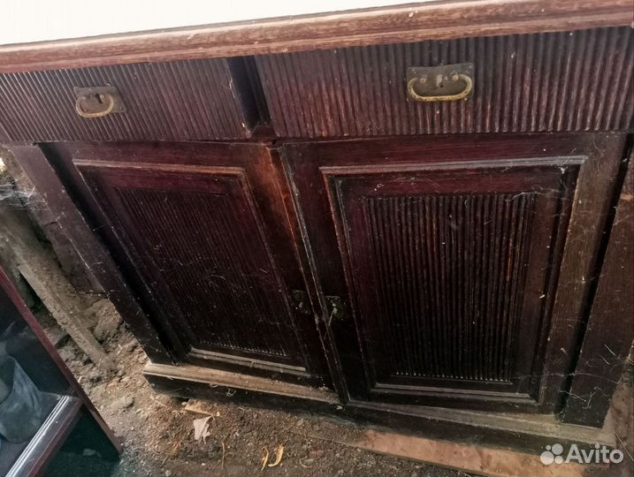 Антикварный шкаф буфет