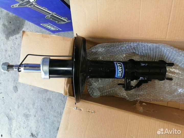 Стойки амортизатора toyota Corolla, carina