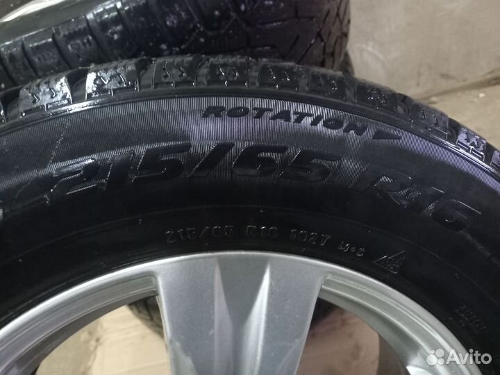 Pirelli Formula Ice 215/65 R16