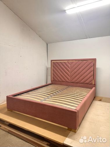 Кровать двуспальная 160x200