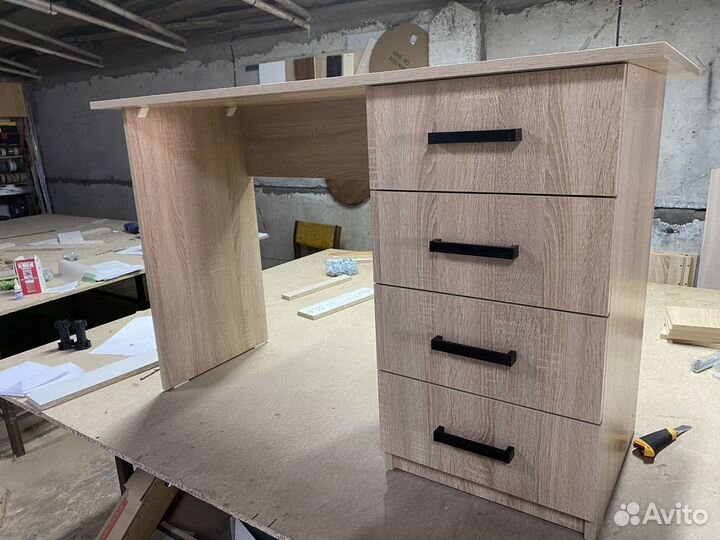 Письменный стол