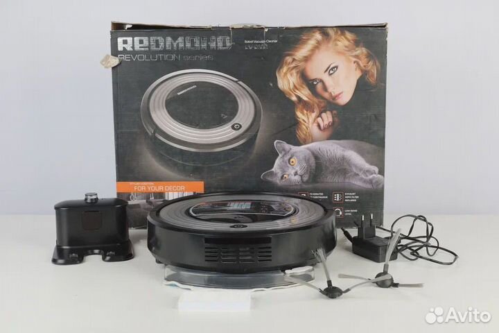Робот-пылесос Redmond