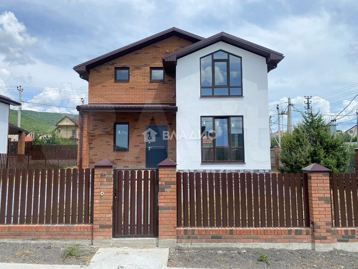 Таунхаус 187 м² на участке 4,6 сот.