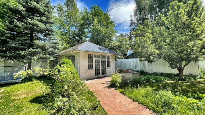 Дом 430 м² на участке 14 сот.