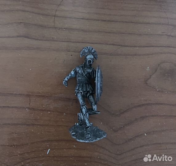 Металлическая фигурка