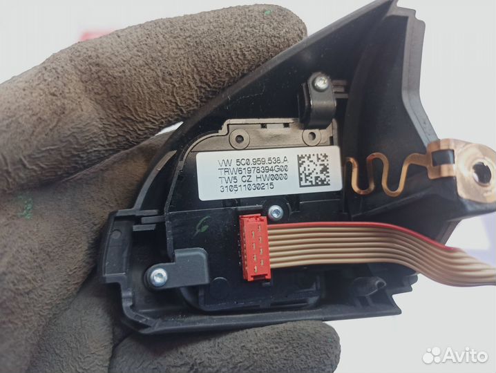 Блок кнопок в рулевое колесо Volkswagen Jetta (A6)