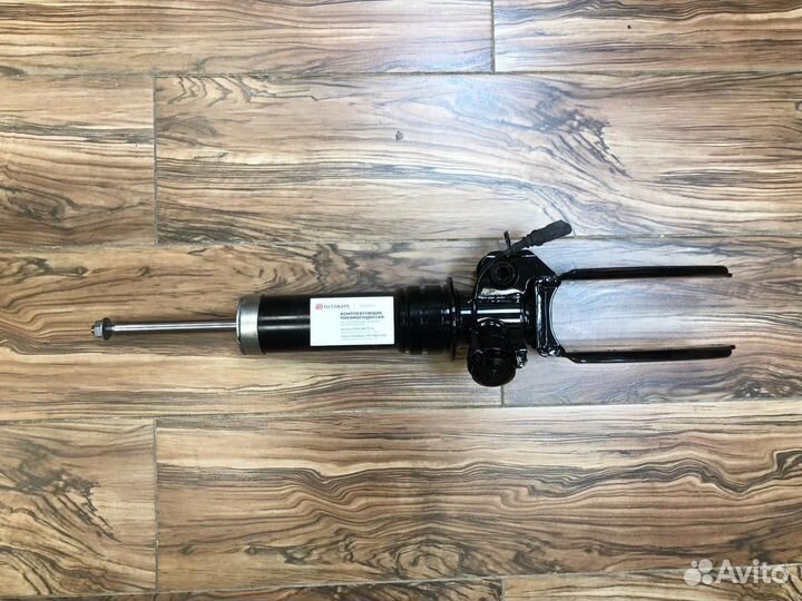 Передний амортизатор правый Touareg GP