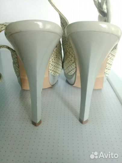 Босоножки (р-р 39)