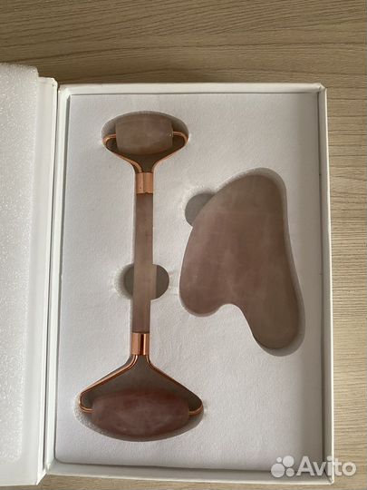 Мссажер для лица гуаша