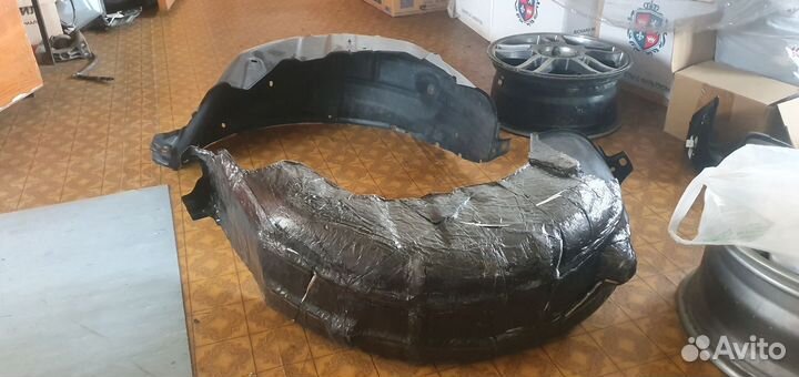 Задние пластиковые локера (подкрылки) avensis t250