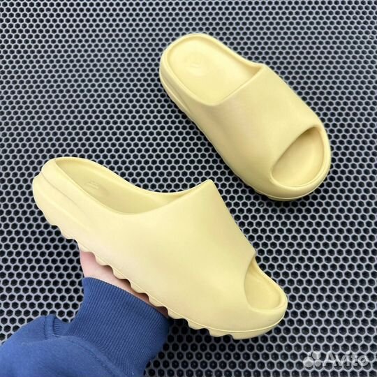 Adidas Yeezy Slide сланцы (шлепки)