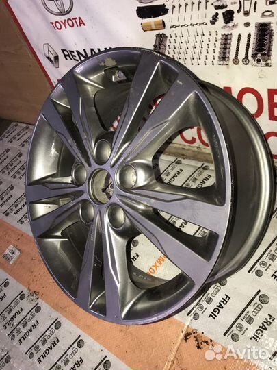 Hyundai Elantra 2016 диск литой