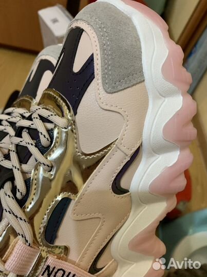 Кроссовки женские 38 размер новые