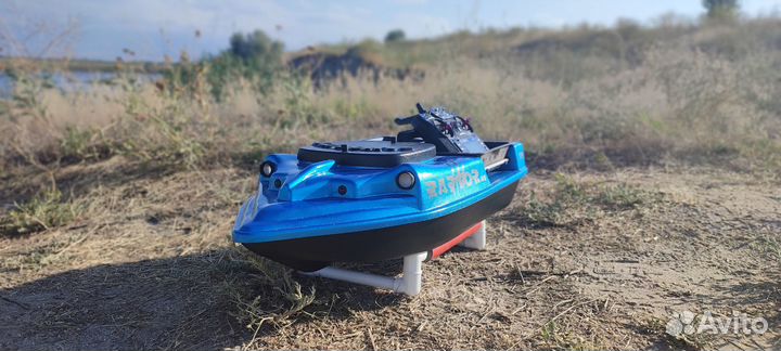 Карповый кораблик для рыбалки с GPS автопилотом