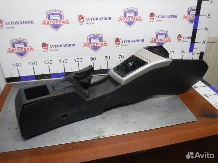 Консоль между сидений Opel Astra H Z18XER 2008