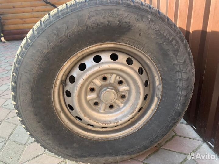 Nokian с дисками 245/70 R16