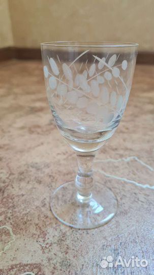 Набор больших стеклянных рюмок