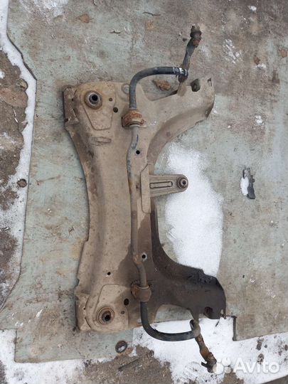 Передний подрамник Renault Megan 2