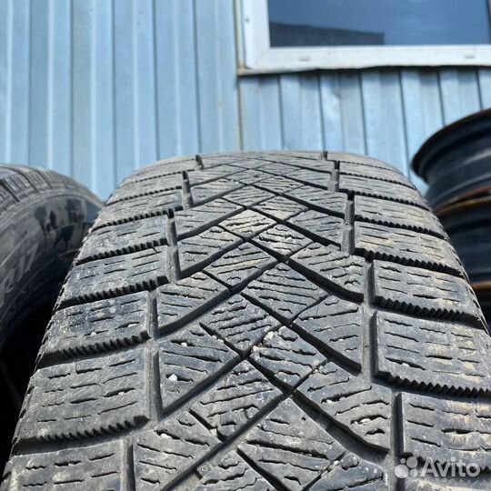 Pirelli Ice Zero FR 215/60 R17 100T