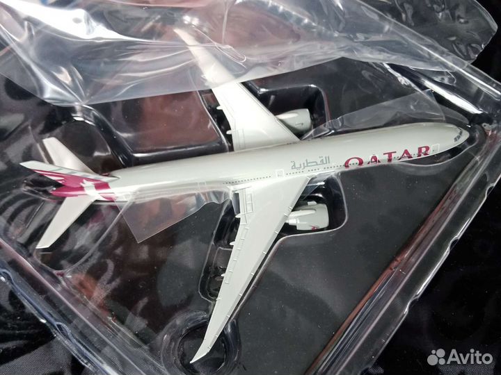 Boeing 777-300ER модель 1/500