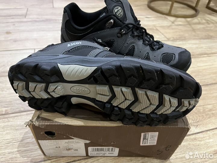 Треккинговые кроссовки 43 р