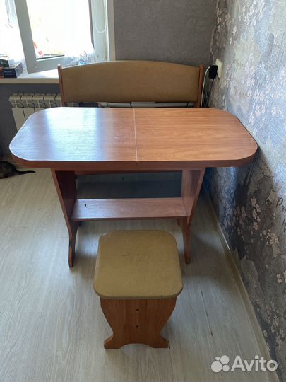 Кухонный стол и стулья бу