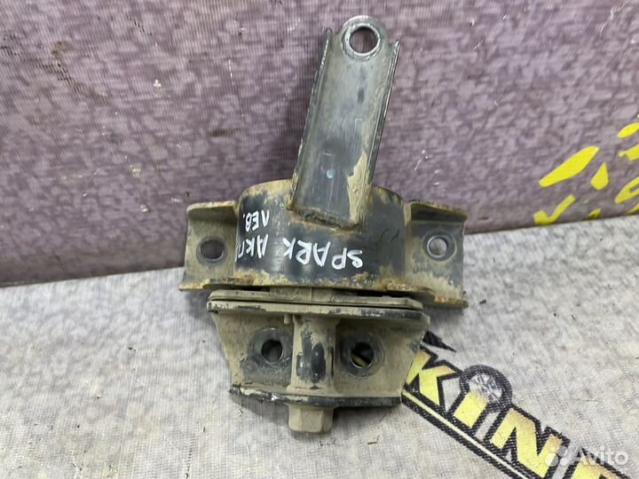 Опора Подушка кпп левая Шевроле Спарк Spark m200