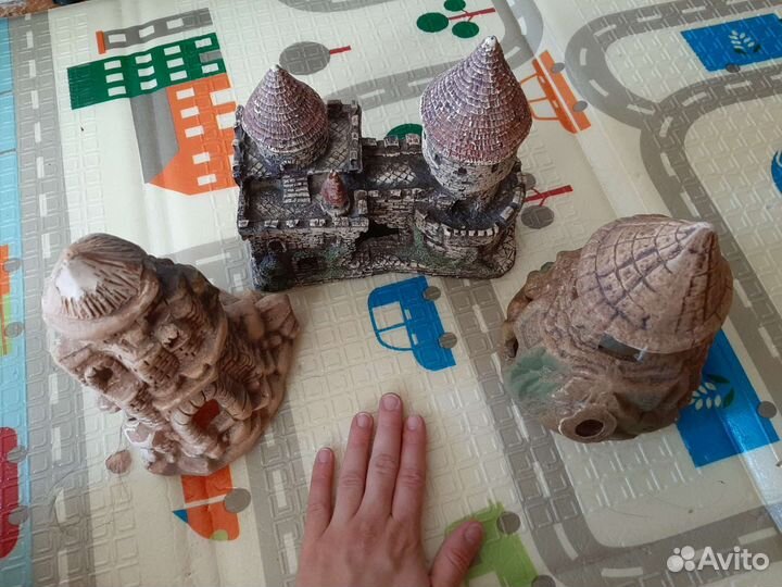 Замки и грунт для аквариума